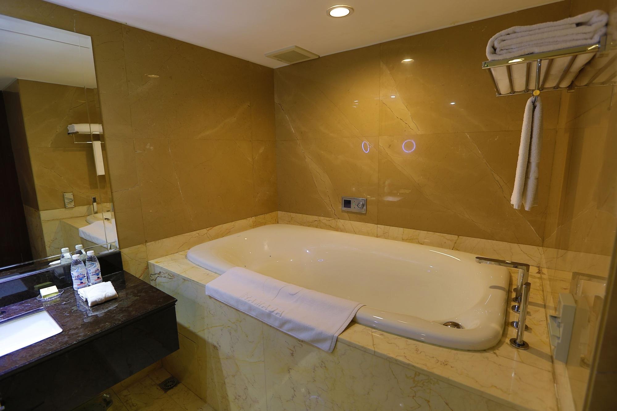 Ramada Chengdu North Hotel Eksteriør billede