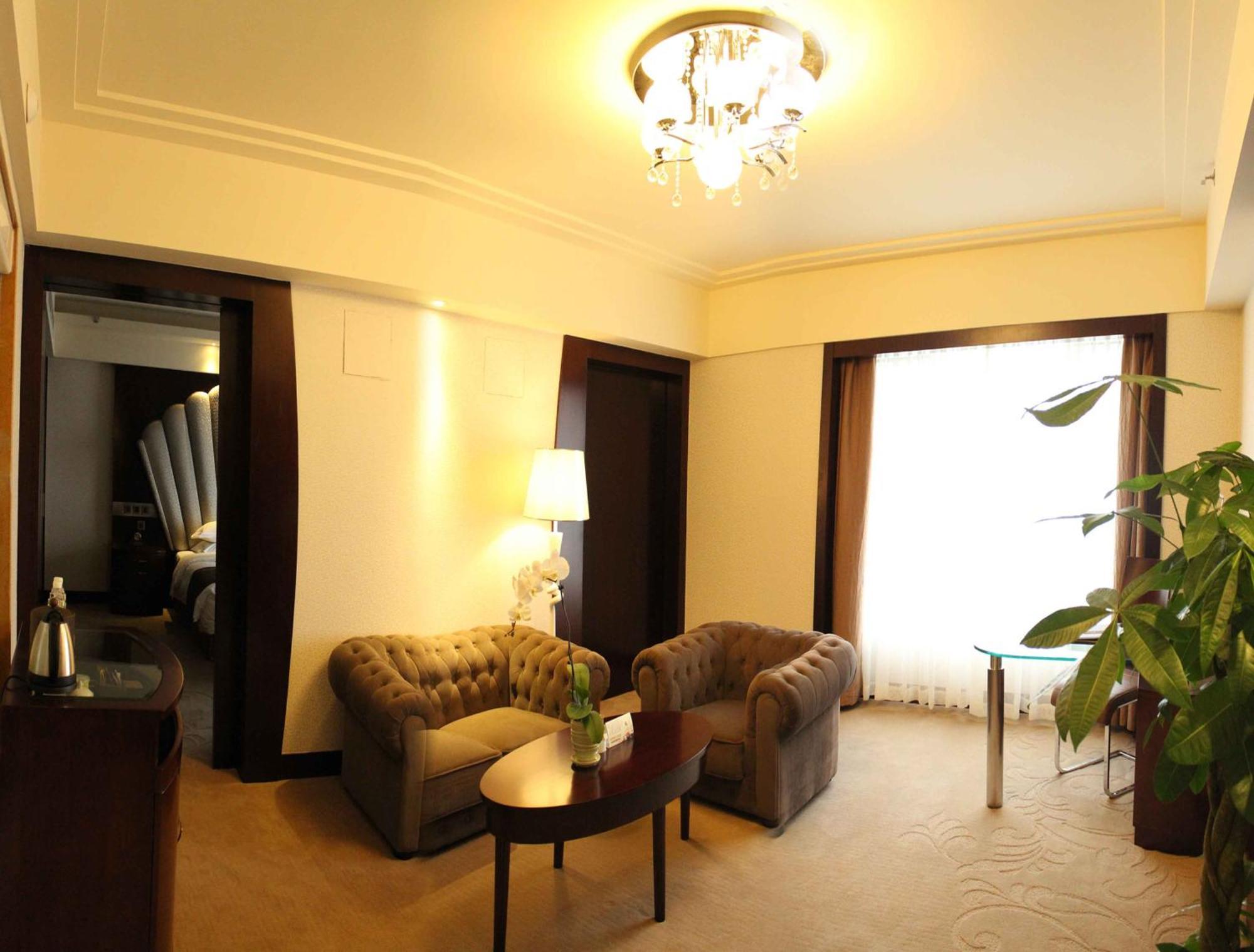 Ramada Chengdu North Hotel Eksteriør billede